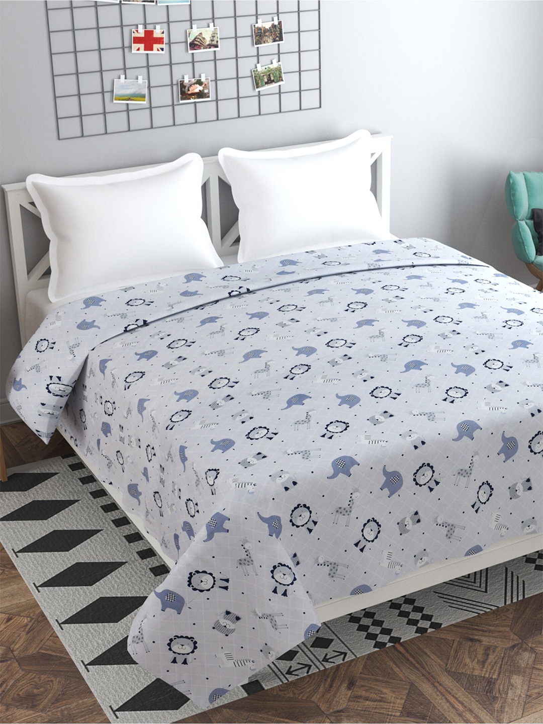 

Florida Blue & White Geometric AC Room 120 GSM Double Bed Dohar