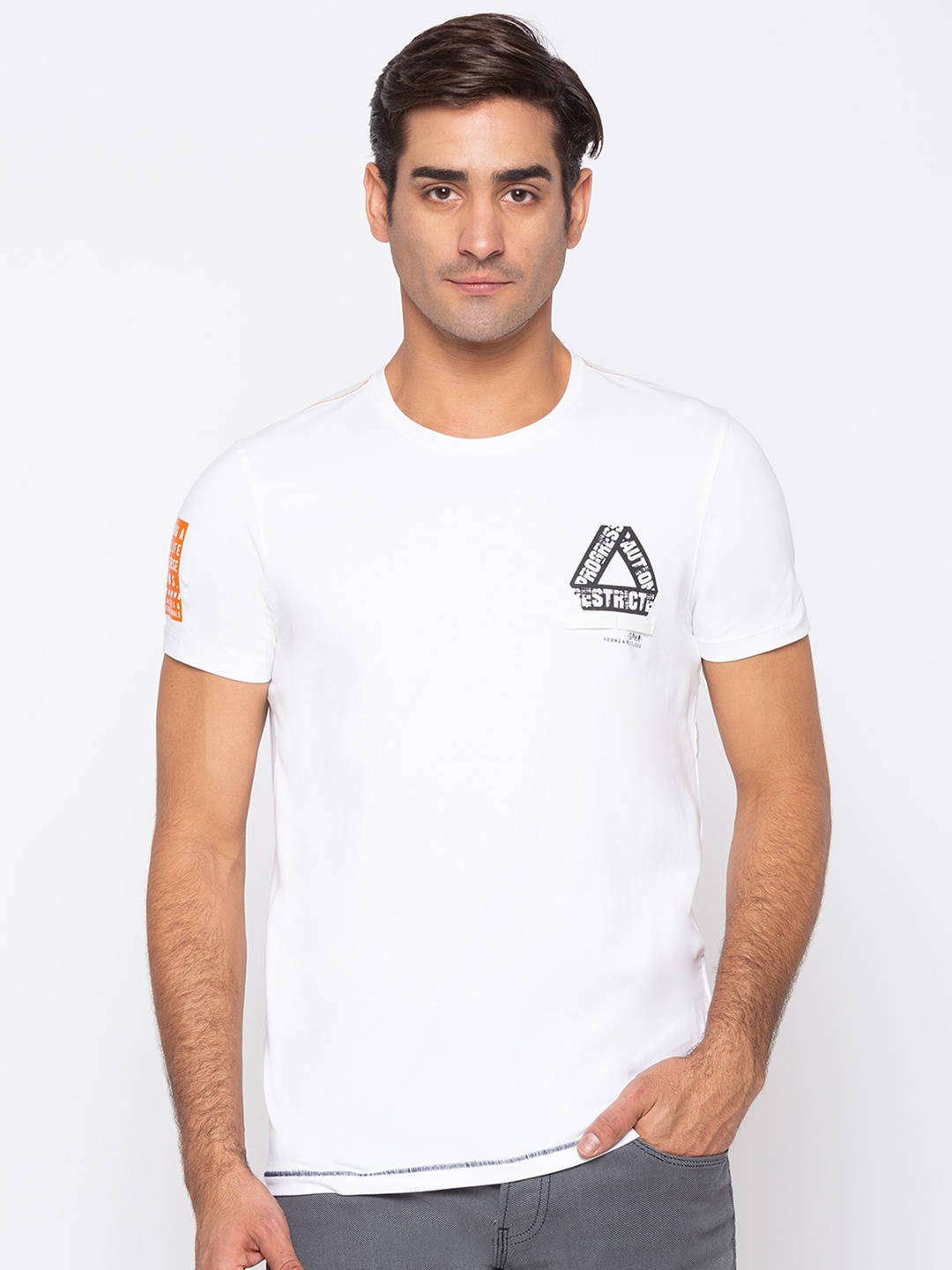 

SPYKAR Men White Typography Applique Slim Fit T shirt