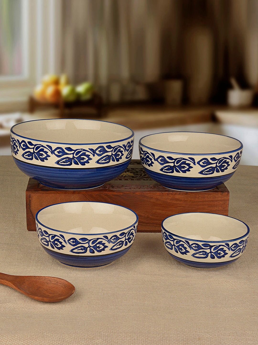 StyleMyWay Set Of 4 White & Blue Hand-Painted Ceramic Serving Bowls