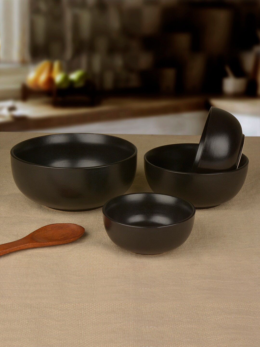 

StyleMyWay Set Of 4 Black Solid Pottery Handpainted Dinner Serving Bowl