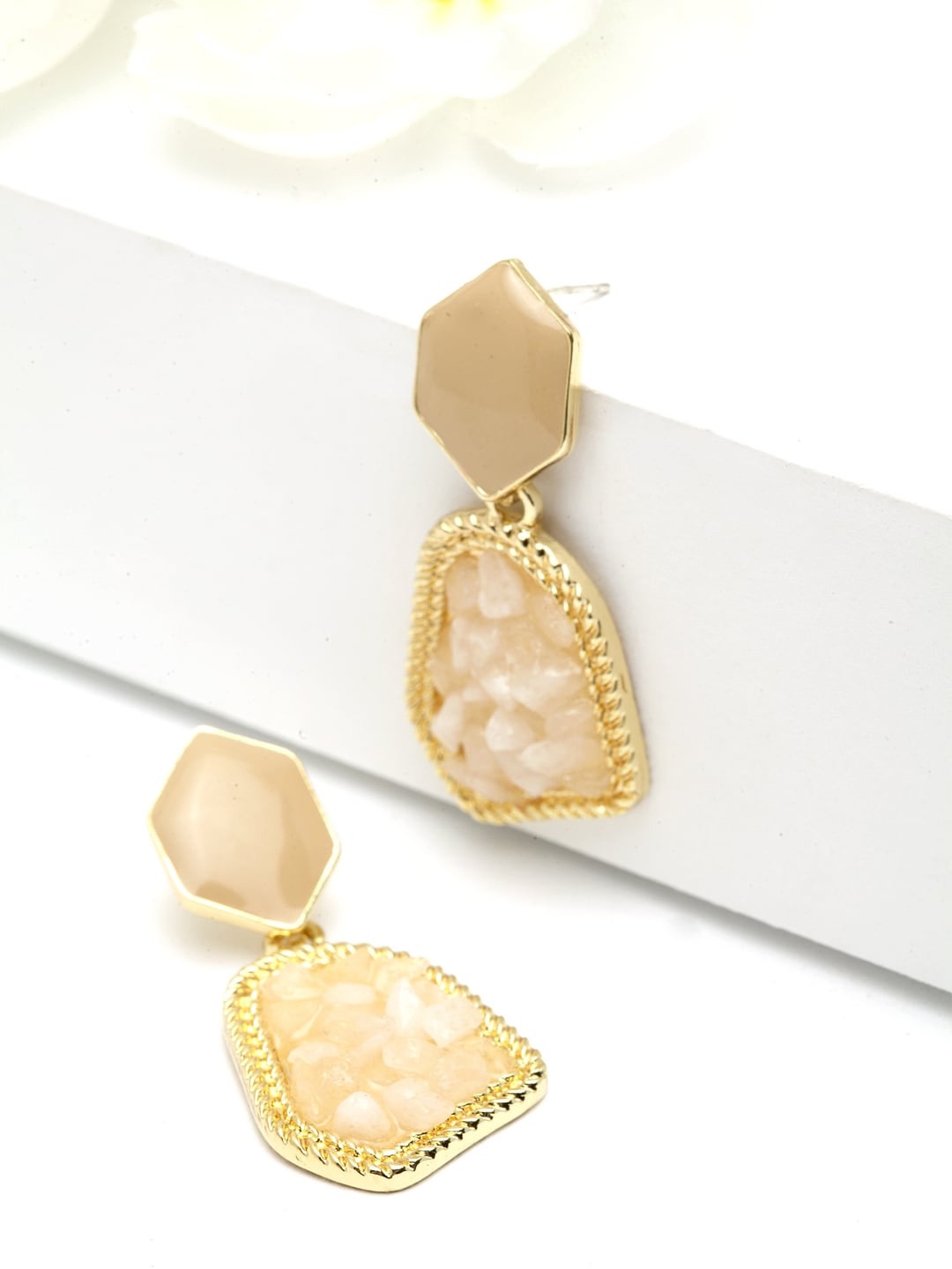 

AVANT-GARDE PARIS Women lusturous stones Gold Contemporary Drop Earrings