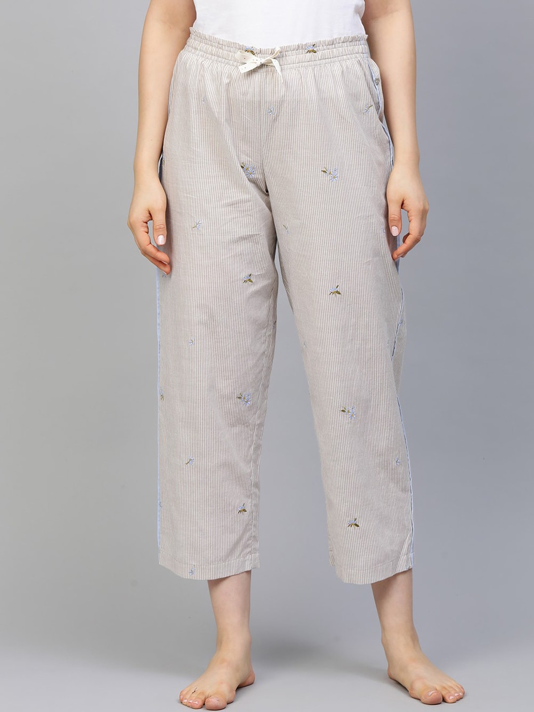 

Chemistry Women Beige & White Striped Embroidered Cropped Lounge Pants