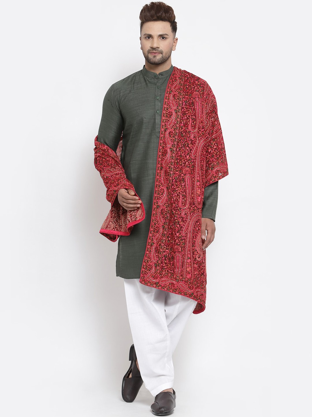 

MAXENCE Men Green Linen Kurta with Salwar