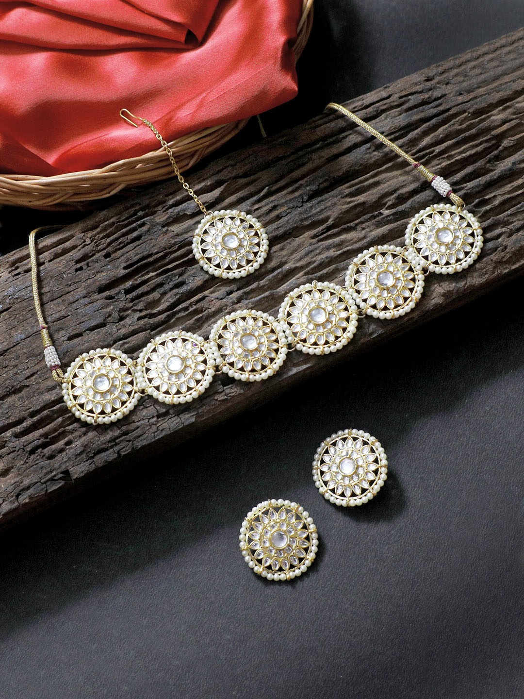 KARATCART Gold-Plated White Kundan-Studded Beaded Handcrafted Jewellery Set