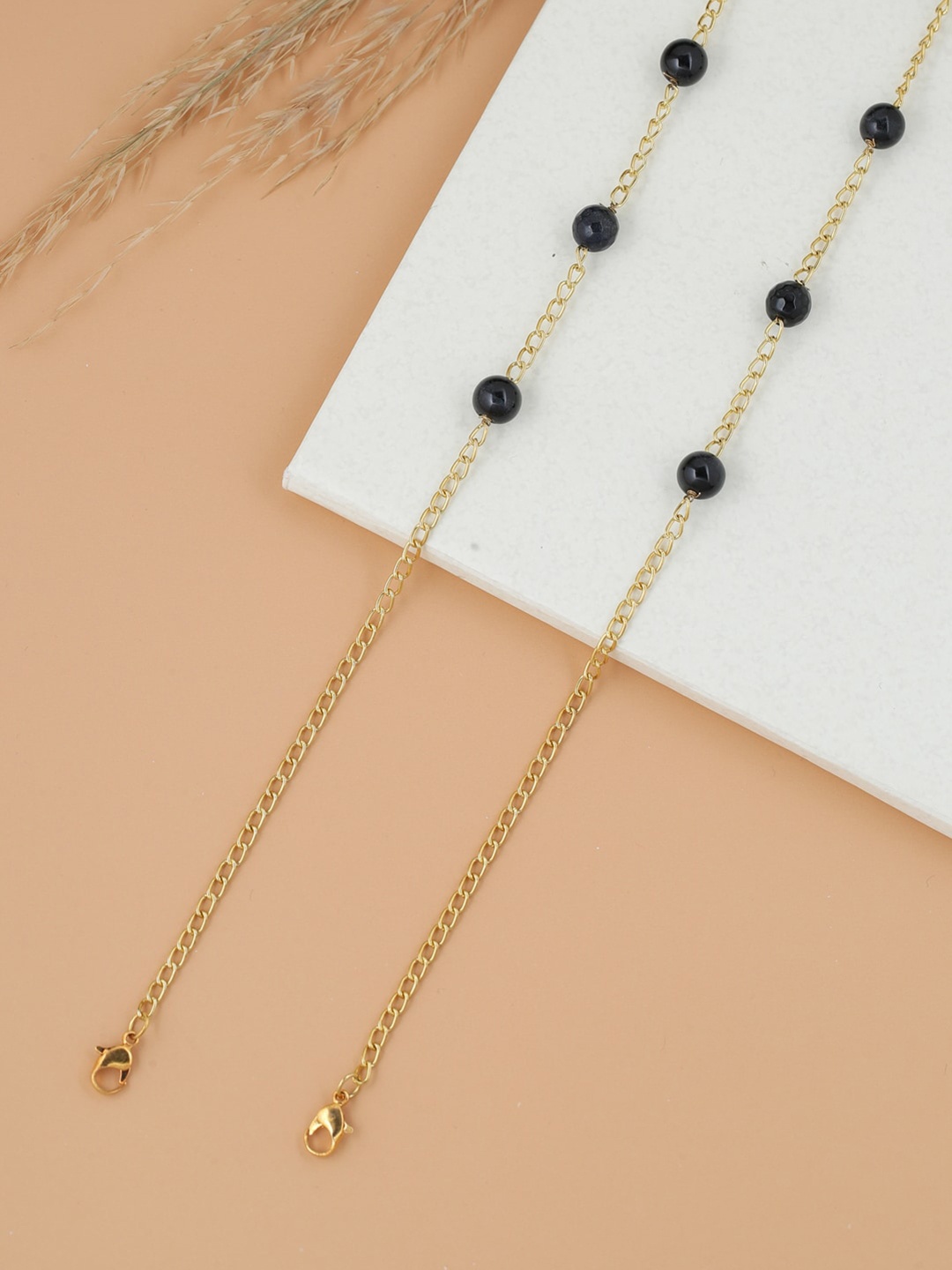 

Shoshaa Black & Gold Beaded Mask Chain