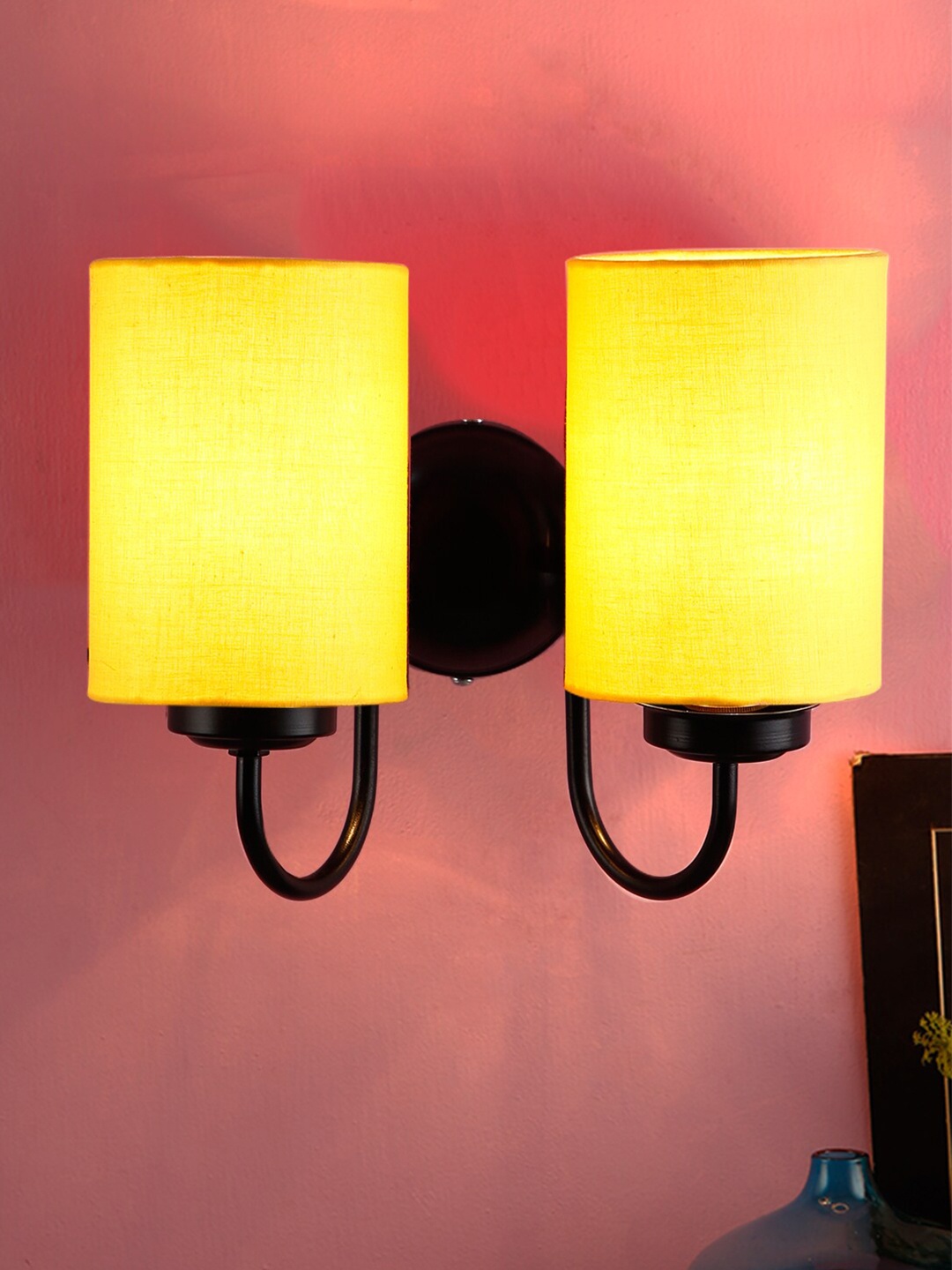 

Devansh Yellow & Black Traditional Wallchiere