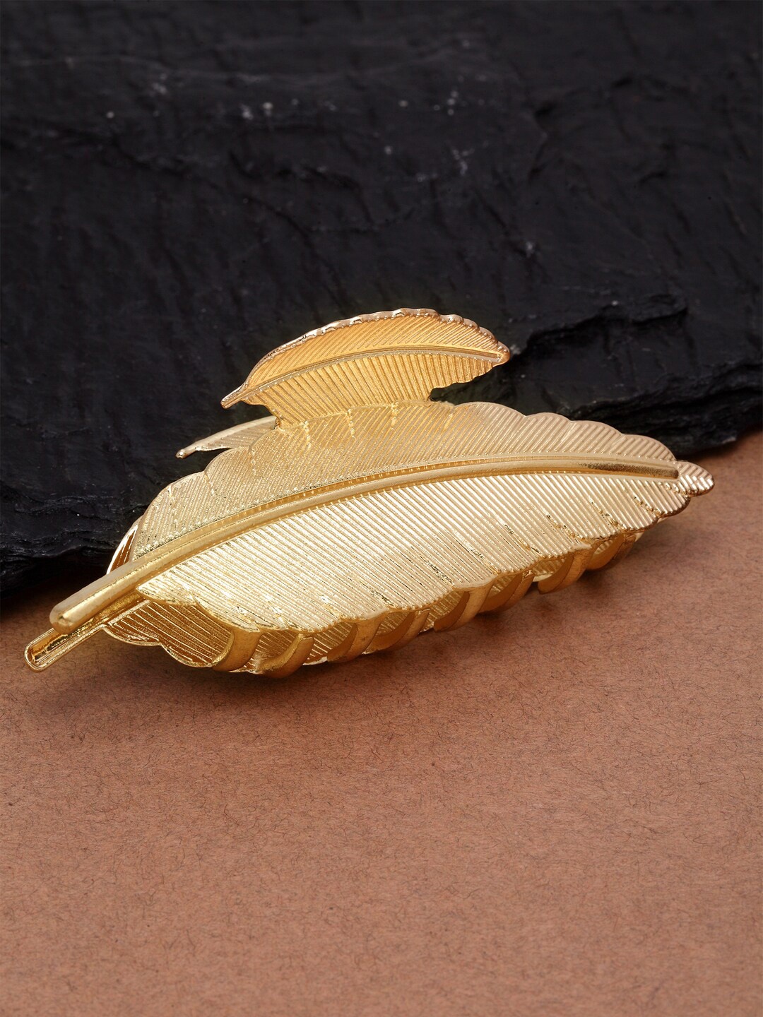 

Ferosh Women Gold-Toned Leaf Design Embellished Claw Clip