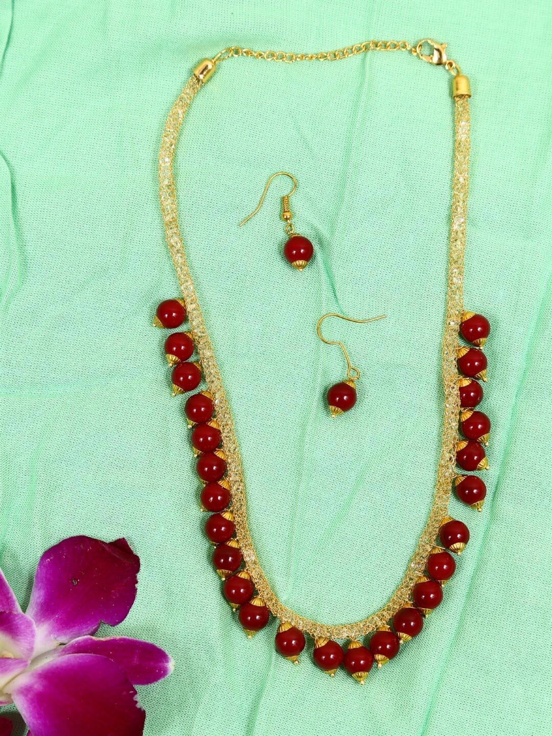 Crunchy Fashion Gold-Plated & Maroon Pearl Beaded Antique Jewellery Set