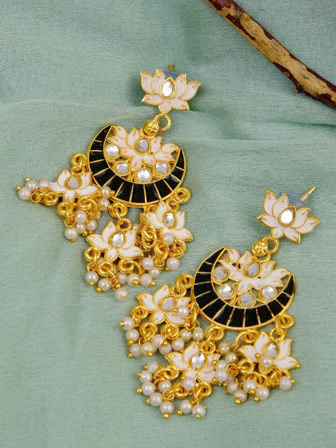 

Crunchy Fashion Gold-Toned & Black Crescent Shaped Chandbalis Earrings