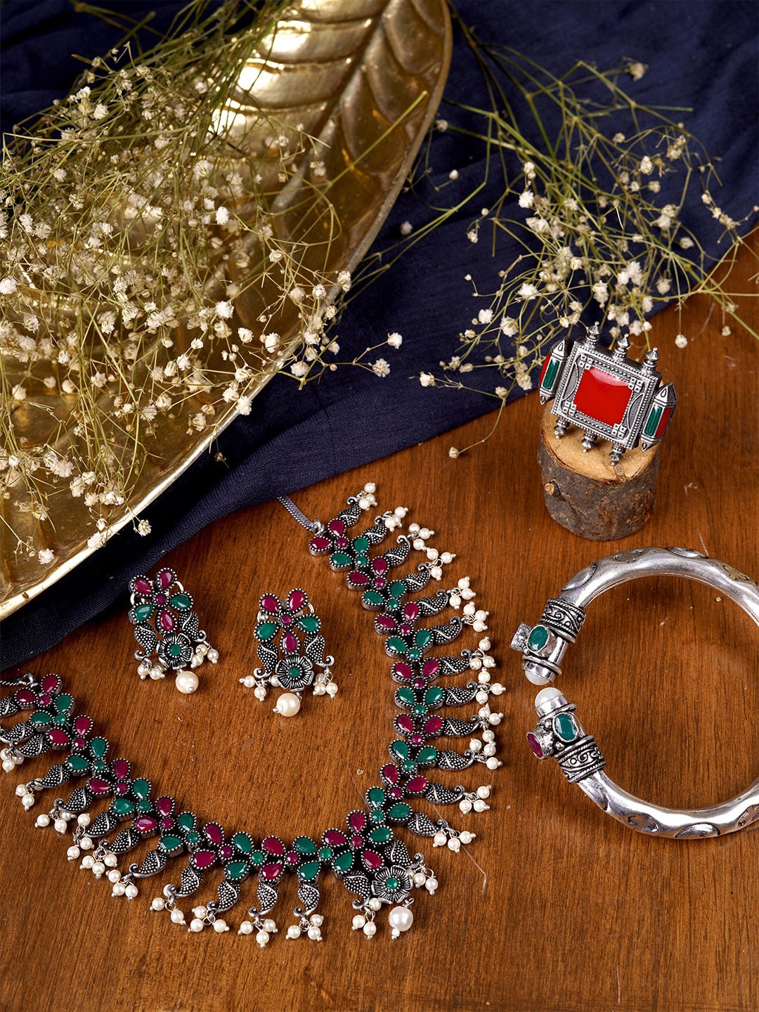 

TEEJH Silver-Toned & Pink Stone-Studded & Beaded Oxidised Jewellery Set