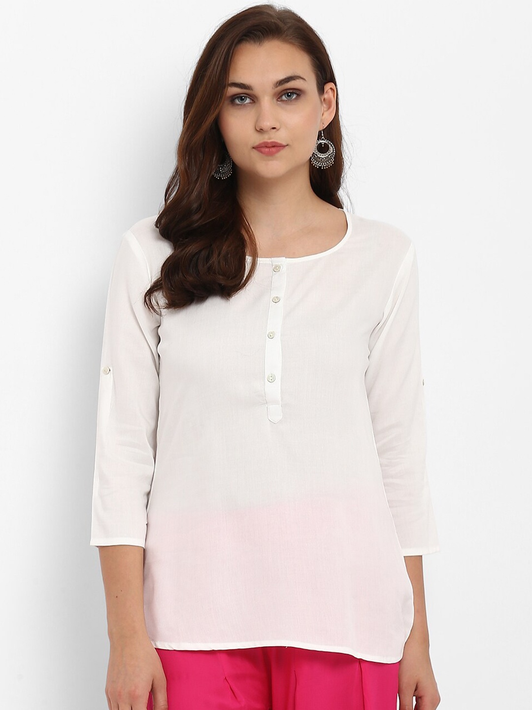 

Hapuka White Solid Round Neck Three-Quarter Sleeves Top