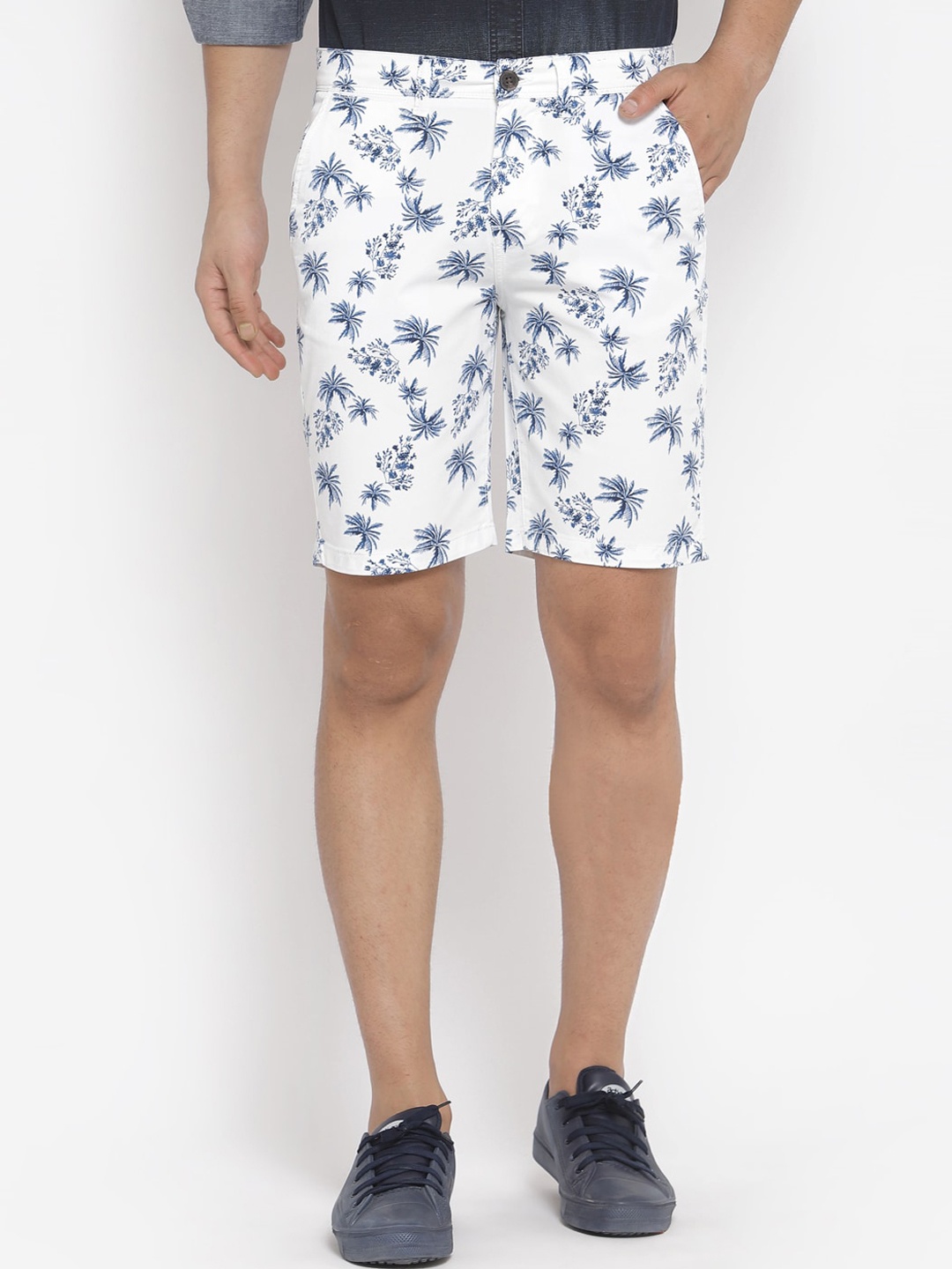 

Pepe Jeans Men White Floral Printed Slim Fit Mid-Rise Regular Shorts