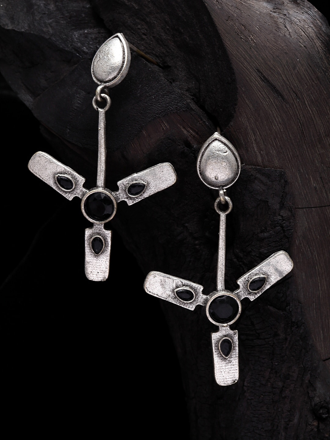 

Moedbuille Silver-Plated & Black Contemporary Drop Earrings