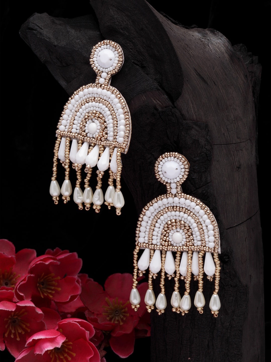 

Moedbuille Off White Silver-Plated Contemporary Drop Earrings