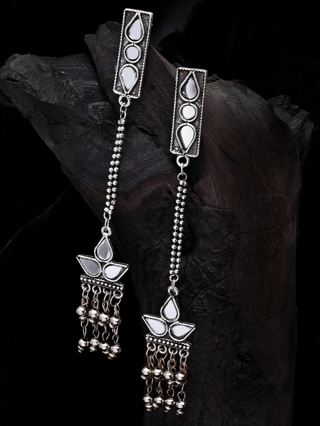 

Moedbuille Silver-Toned Teardrop Shaped Drop Earrings