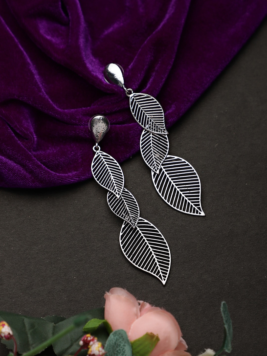 

Mali Fionna Silver-Toned Leaf Shaped Drop Earrings