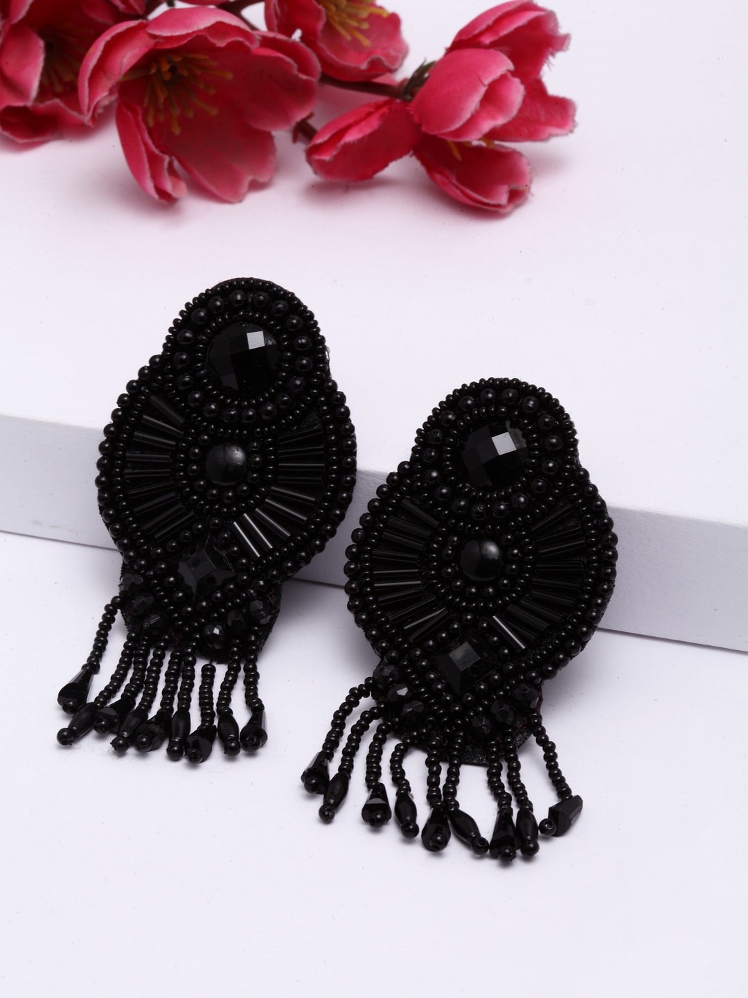 

Moedbuille Silver-Plated Black Handcrafted Contemporary Drop Earrings