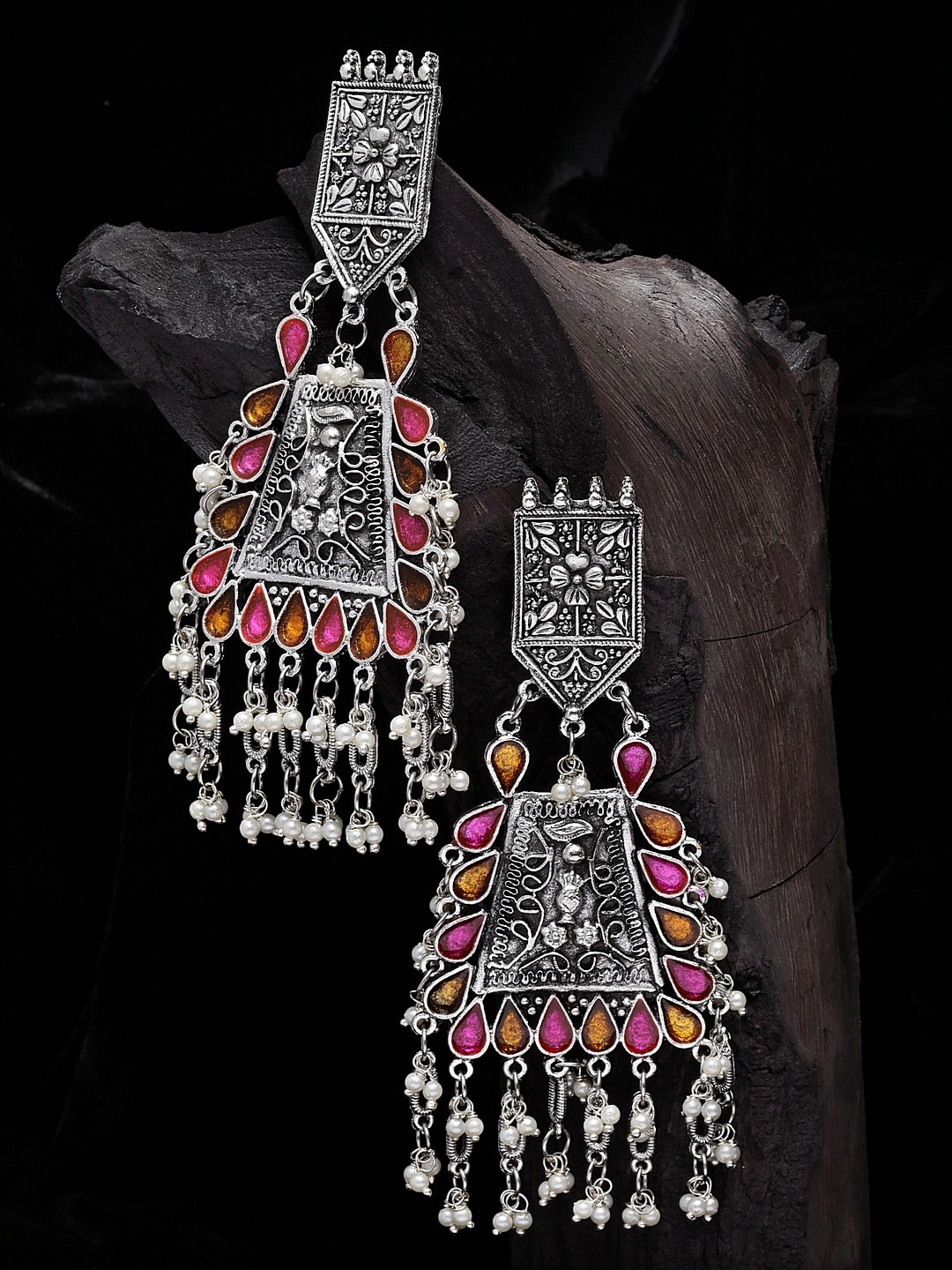 

Moedbuille Pink Contemporary Drop Earrings