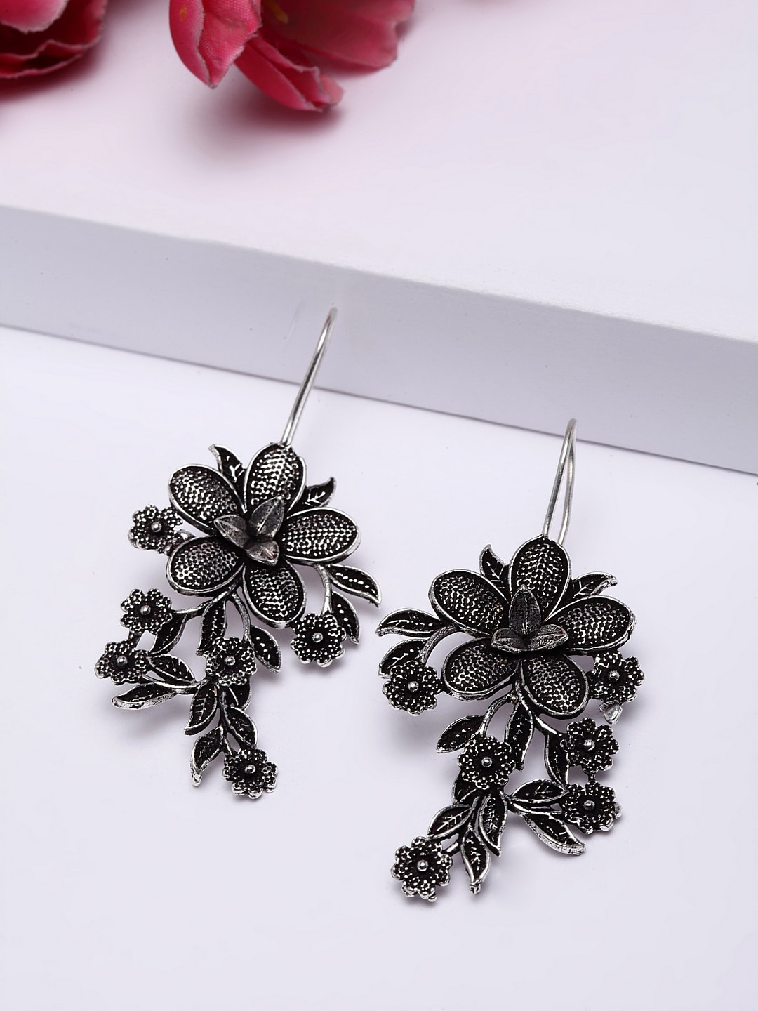 

Moedbuille Silver-Plated & Black Contemporary Drop Earrings