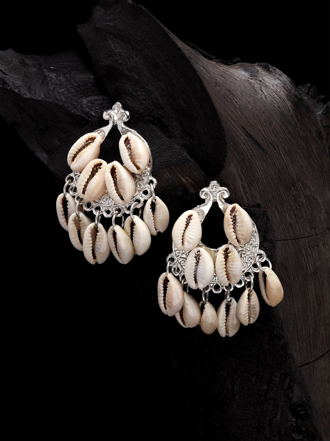 

Moedbuille Silver-Toned Contemporary Drop Earrings