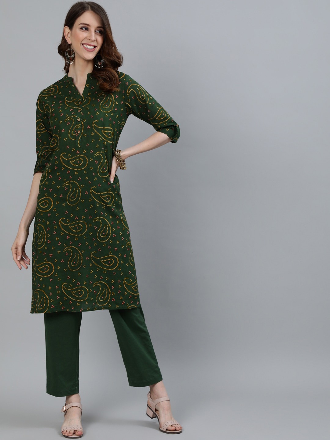 

Ishin Women Green Bandhani Printed Pure Cotton Kurta with Trousers