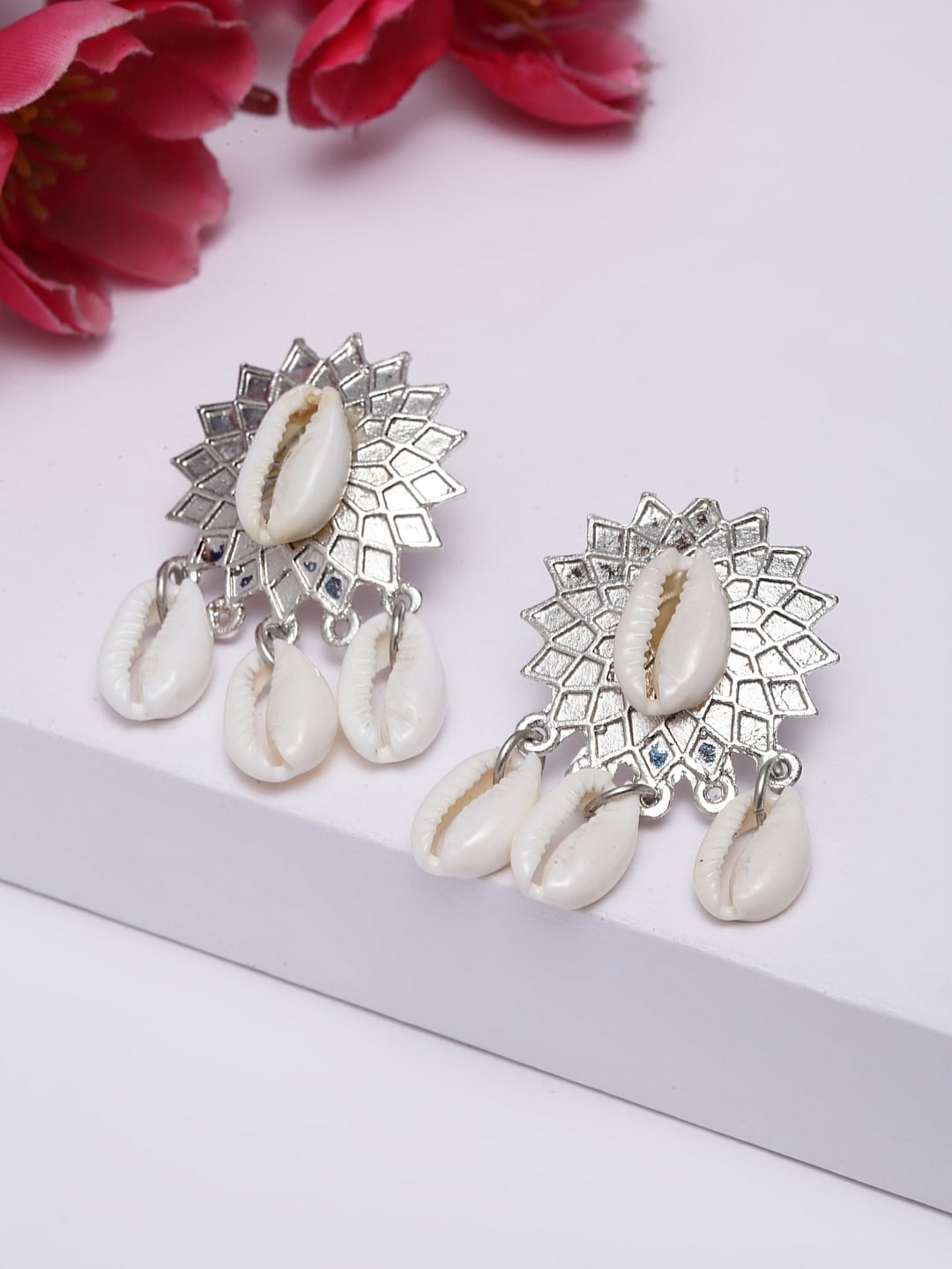 

Moedbuille Silver-Plated Cowri Studded Handcrafted Contemporary Drop Earrings