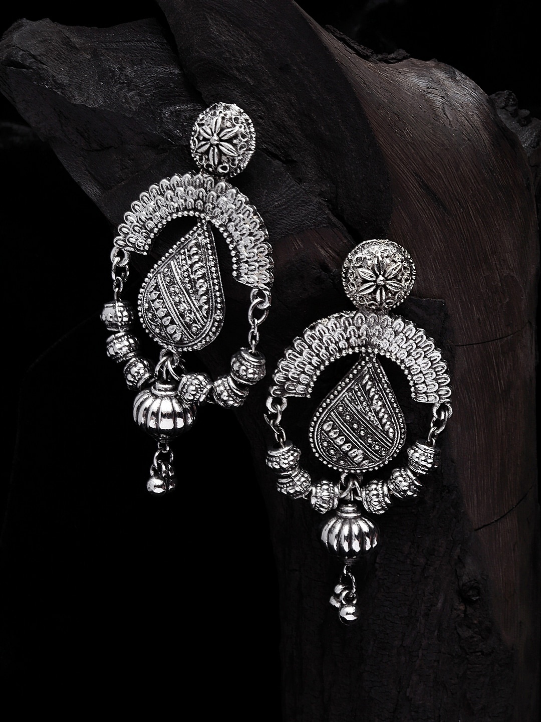 

Moedbuille Silver-Toned Teardrop Shaped Drop Earrings