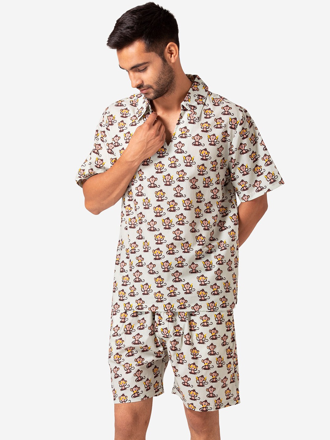 

Fluffalump Men White & Brown Printed Night suit