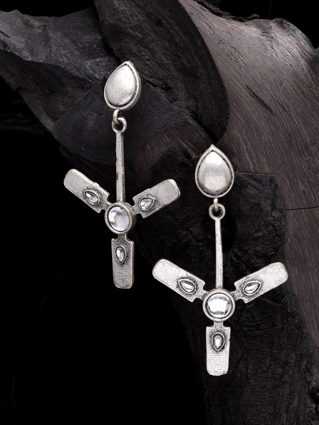 

Moedbuille Silver-Toned Contemporary Drop Earrings