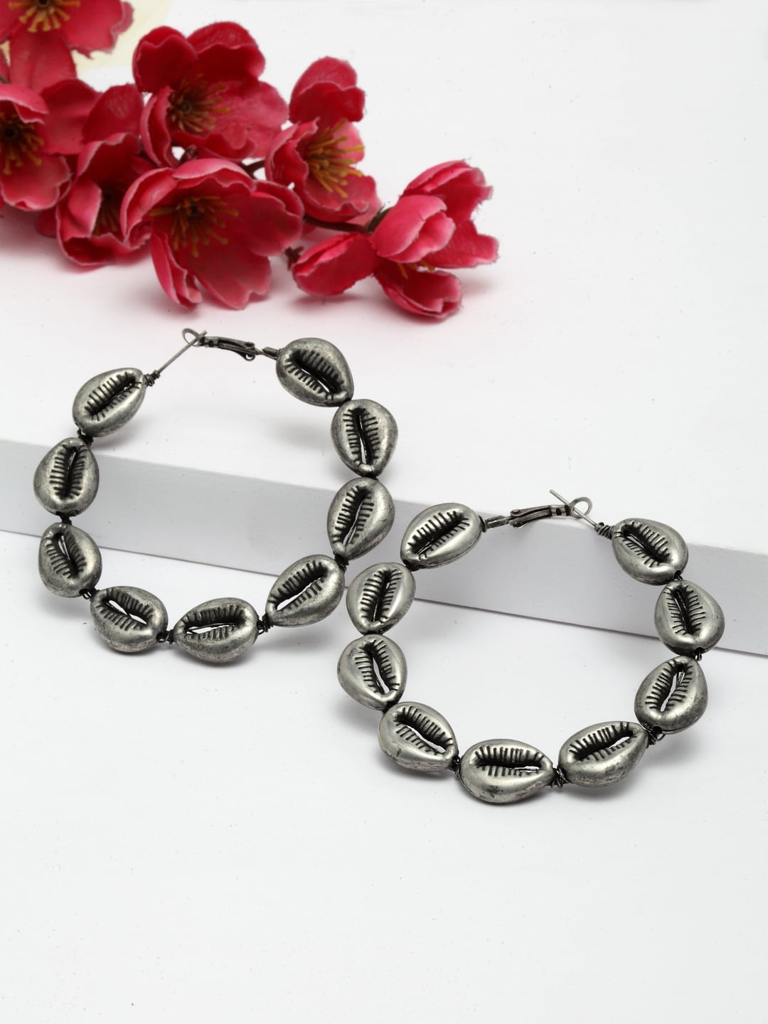 

Moedbuille Silver-Plated Handcrafted Contemporary Cowri Hoop Earrings