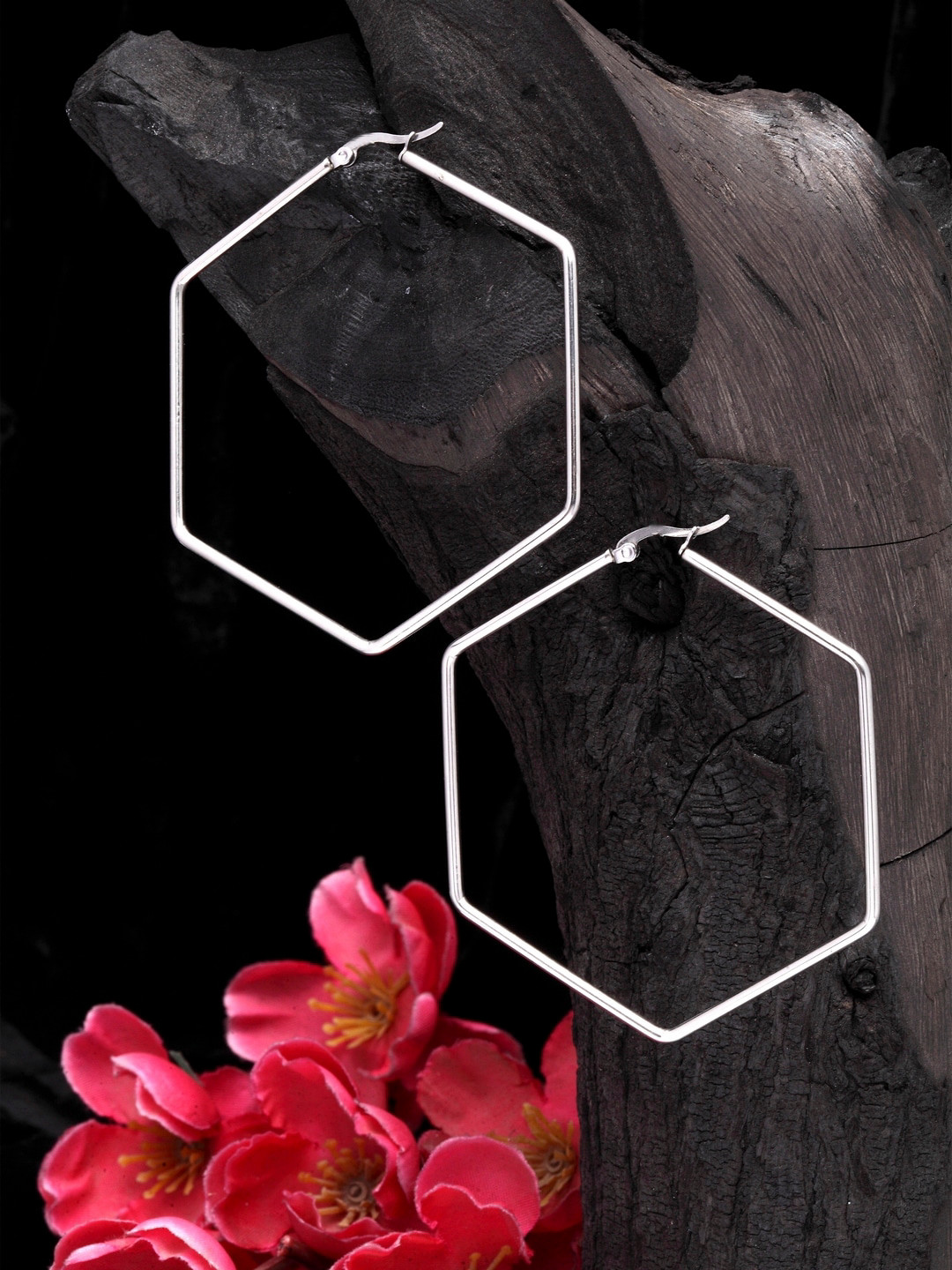 

Moedbuille Silver-Toned Contemporary Hoop Earrings