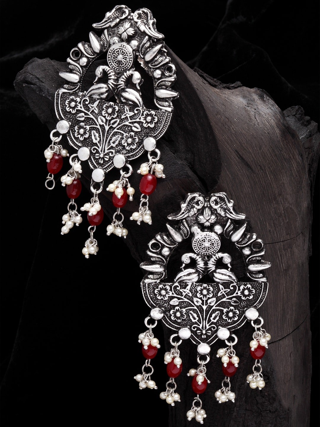 

Moedbuille Silver-Plated & Red Contemporary Drop Earrings