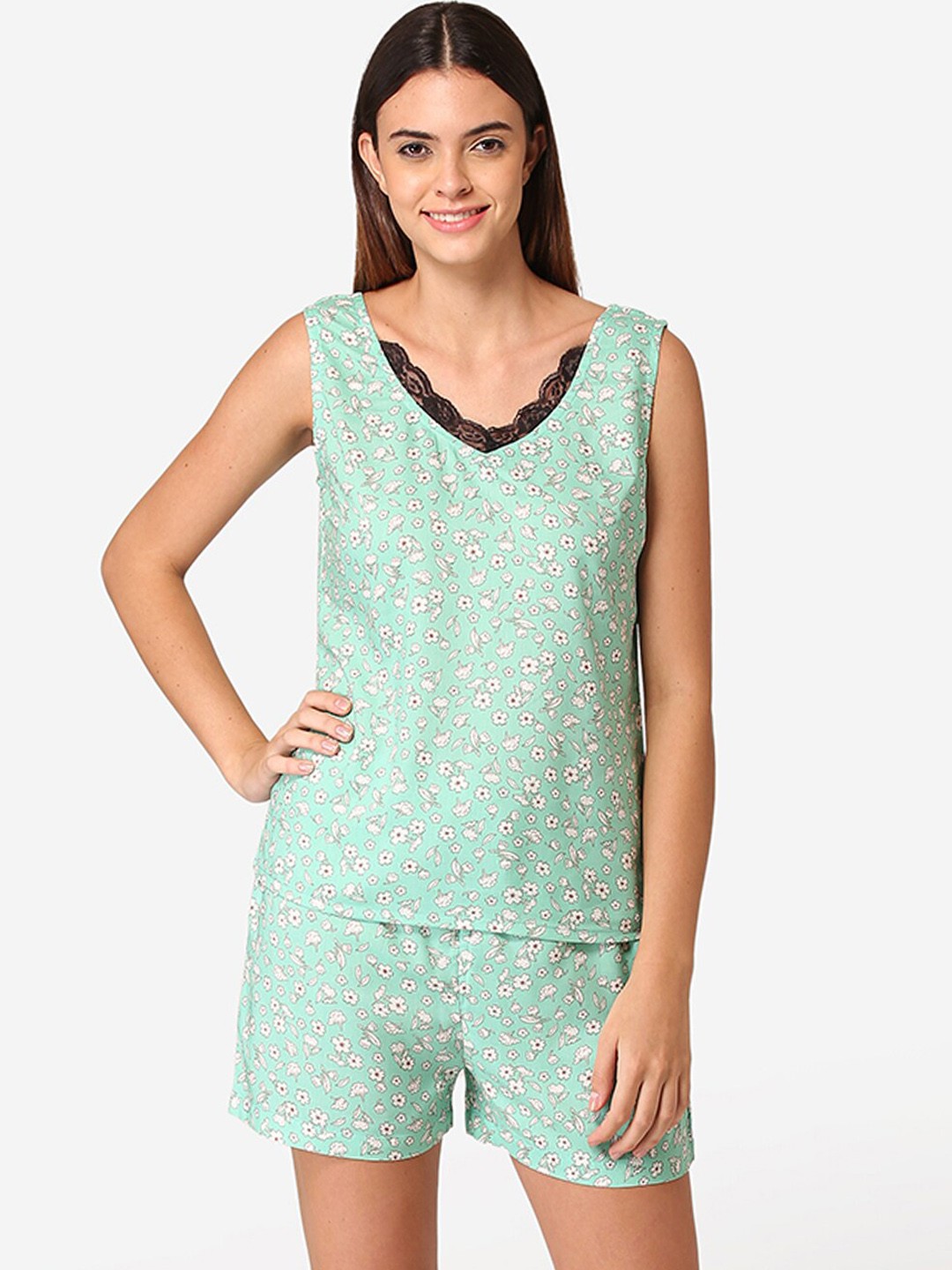 

Fluffalump Women Green & White Printed Night suit