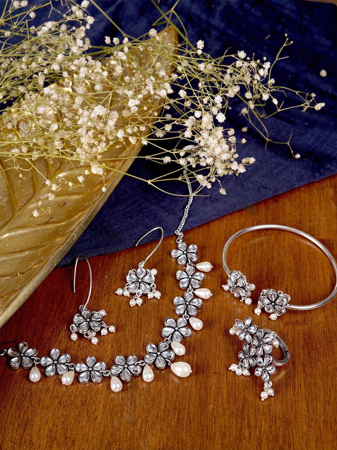 

TEEJH Oxidised Silver-Toned White Stone-Studded & Beaded Jewellery Set