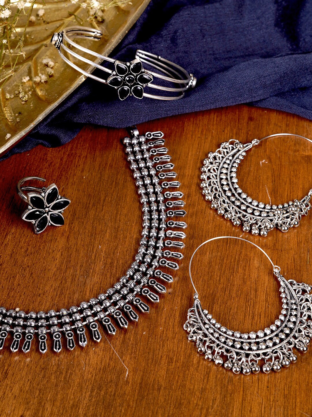 

TEEJH Silver-Toned Artificial Beads & Stone-Studded Nysa Jewellery Set