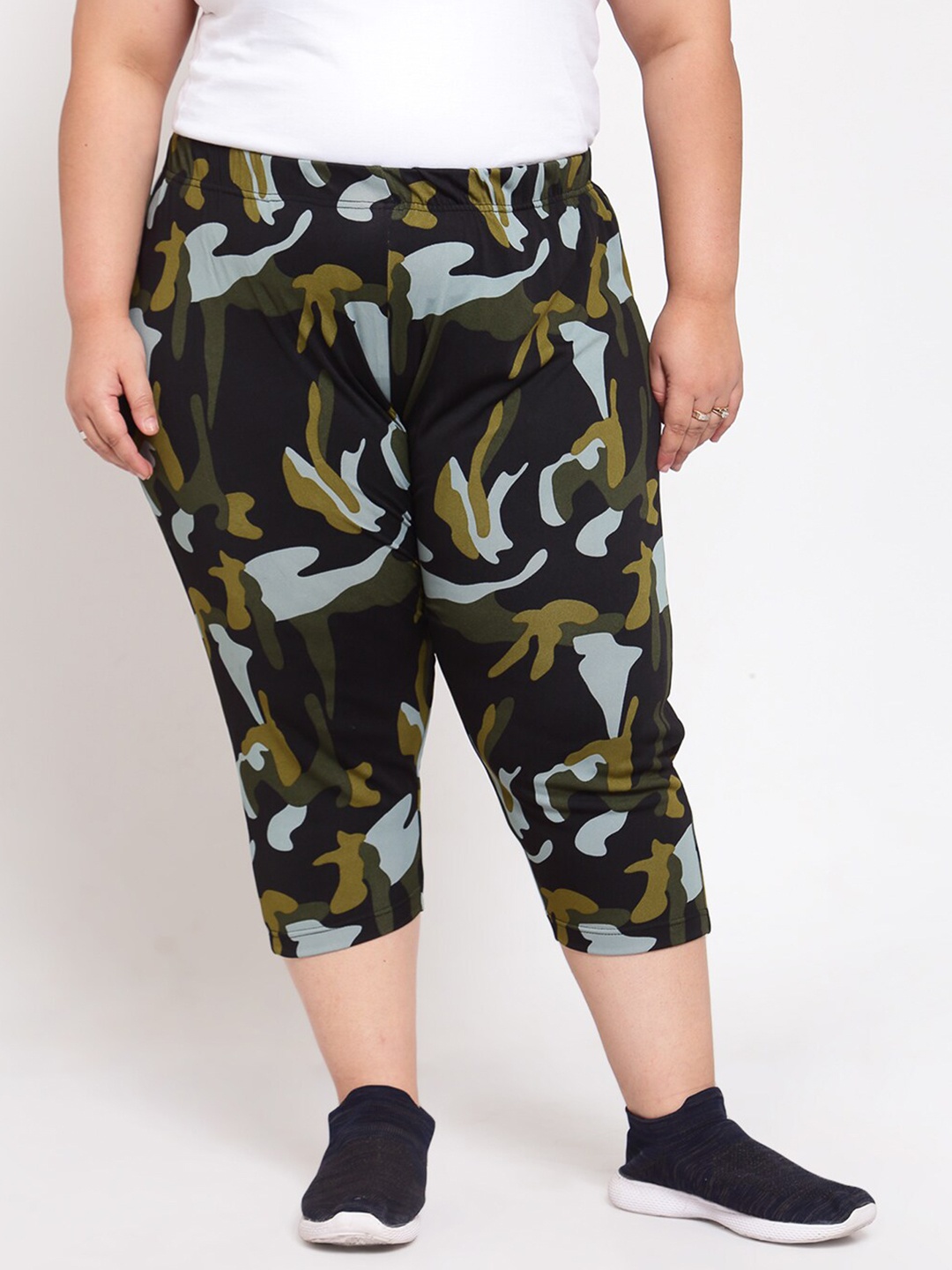 

plusS Women Black & Green Printed Capris