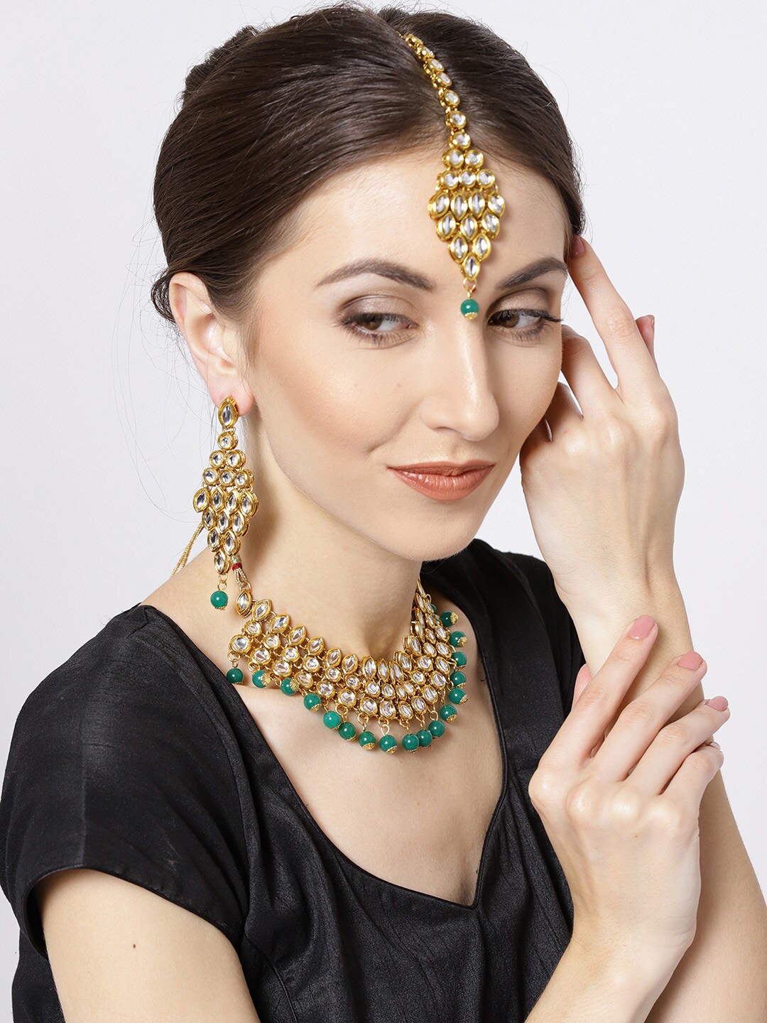 

Priyaasi Women Gold-Plated White & Green Beads Kundan-Studded Handcrafted Jewellery Set