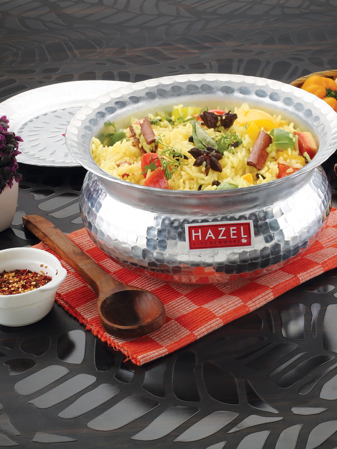 

HAZEL Silver-Toned Textured Aluminium Handi With Lid 5700 ML