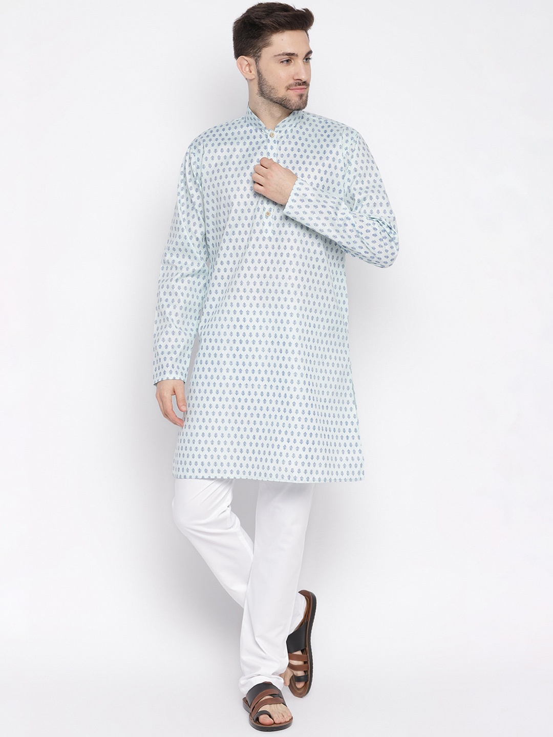 

Aj DEZInES Men Blue & White Pure Cotton Printed Kurta with Pyjamasr