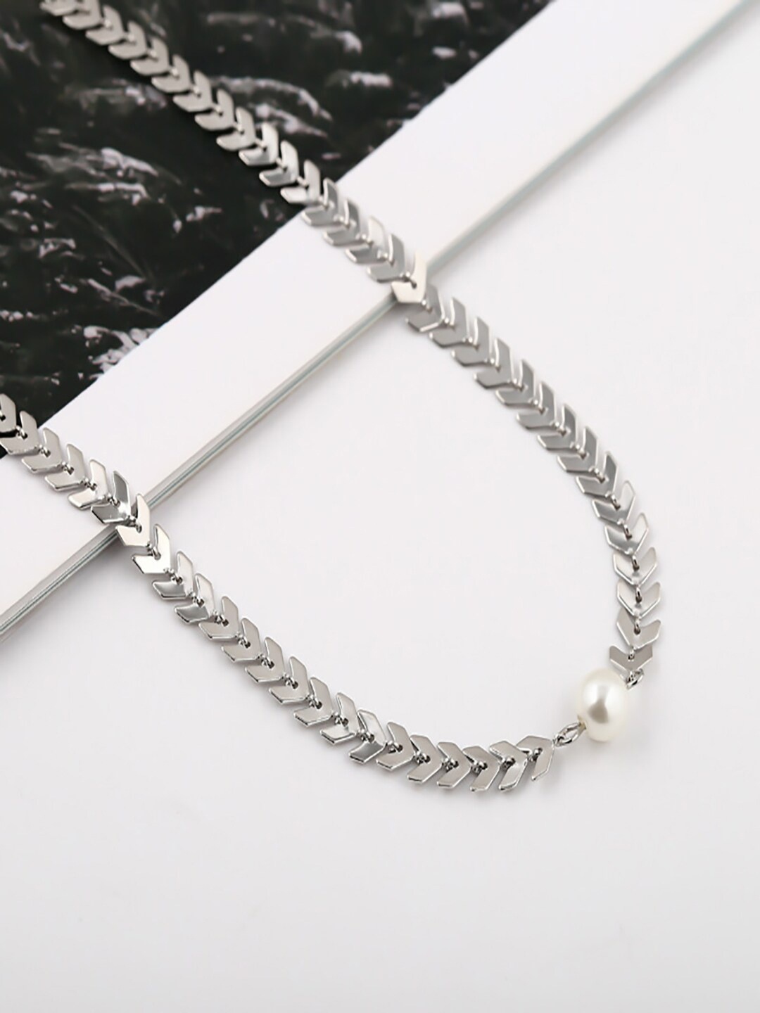 AQUASTREET Silver-Plated White Silver-Plated Choker Necklace