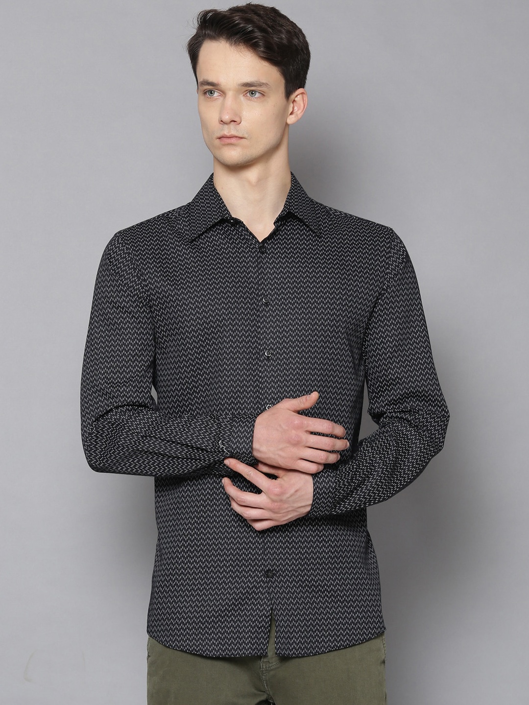 

LINDBERGH Men Black Printed Casual Shirt