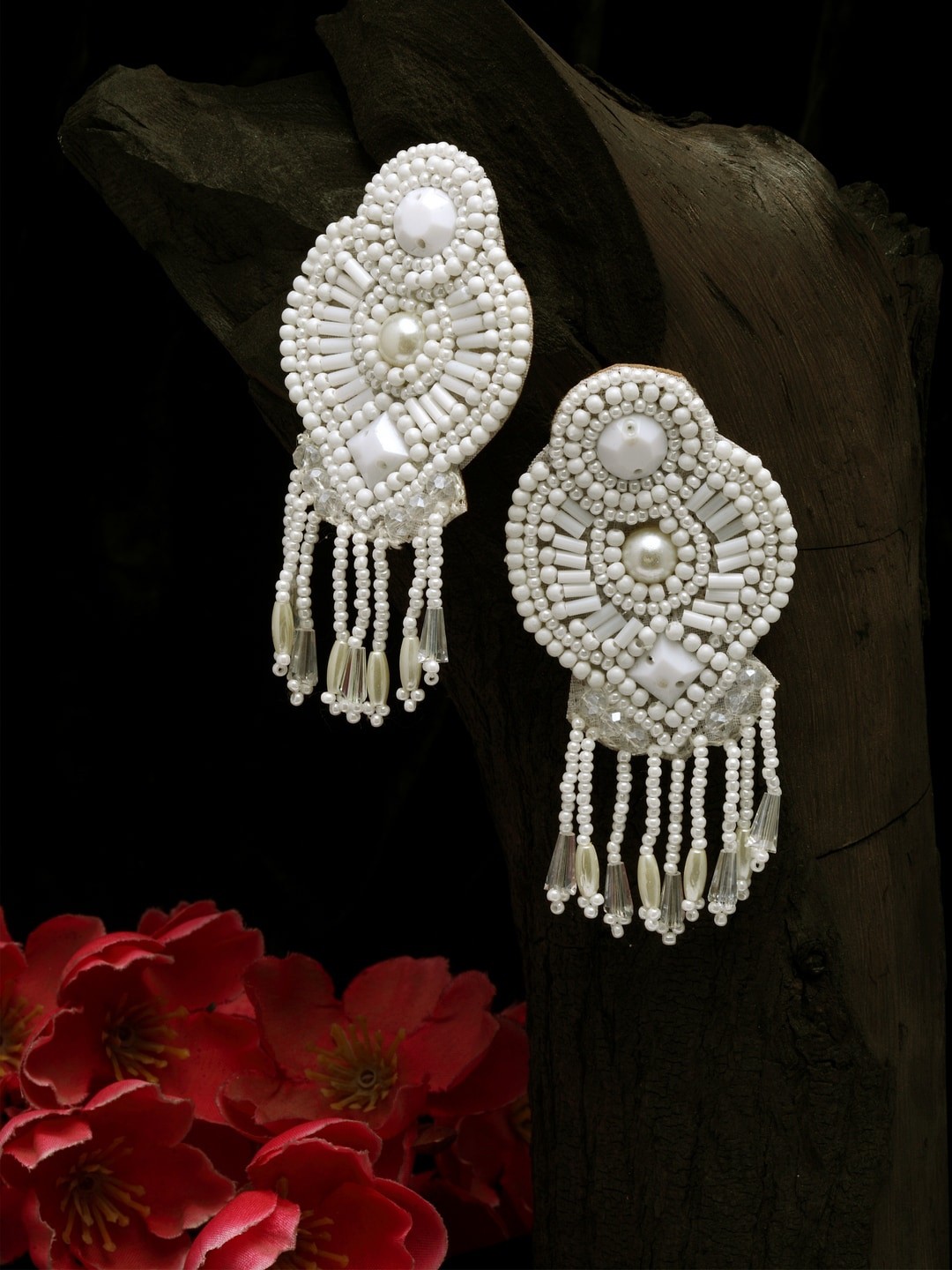 

Moedbuille Off White Contemporary Drop Earrings