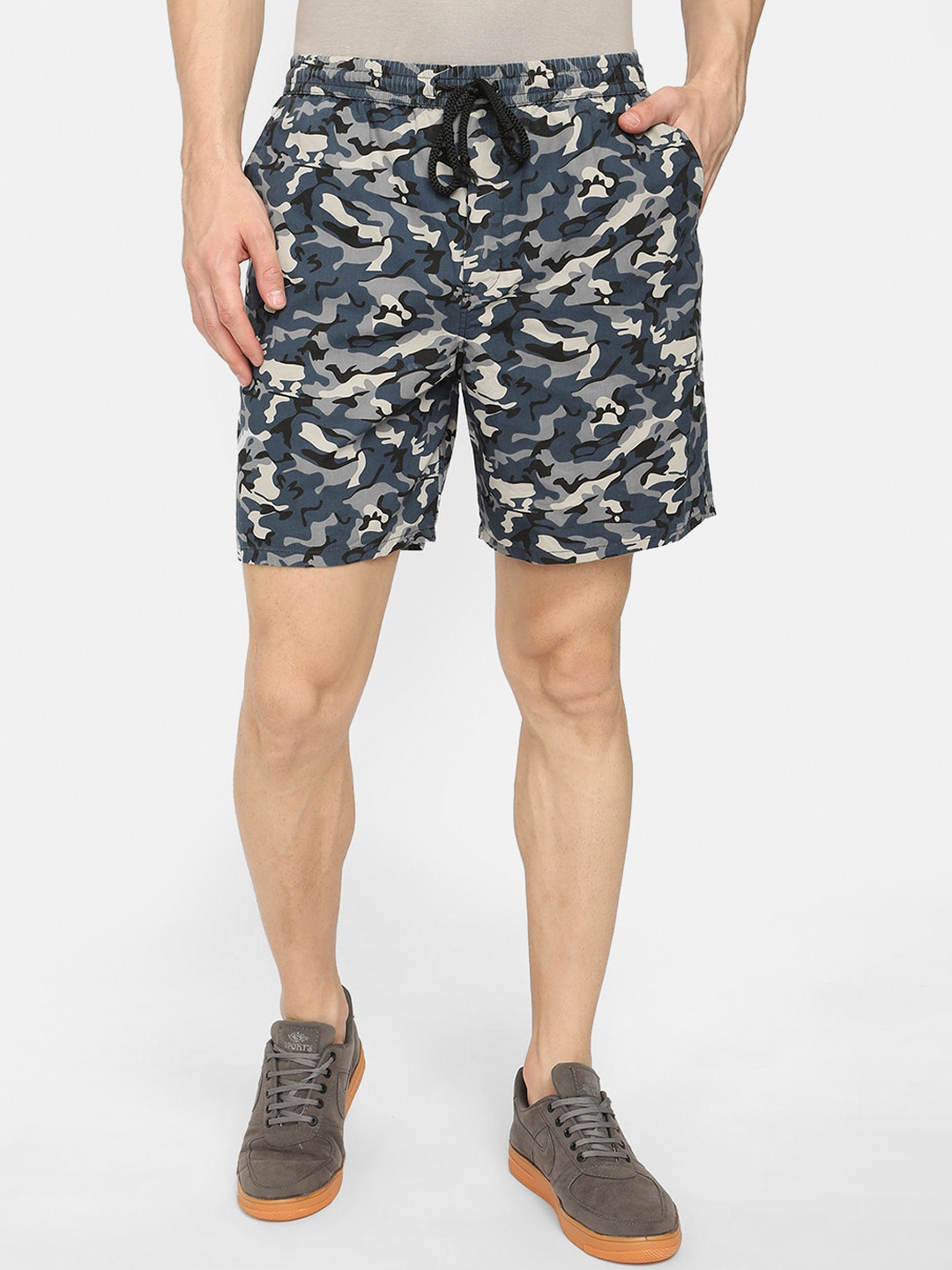 

V2 Value & Variety Men Blue & Beige Camouflage Printed Pure Cotton Mid-Rise Regular Shorts