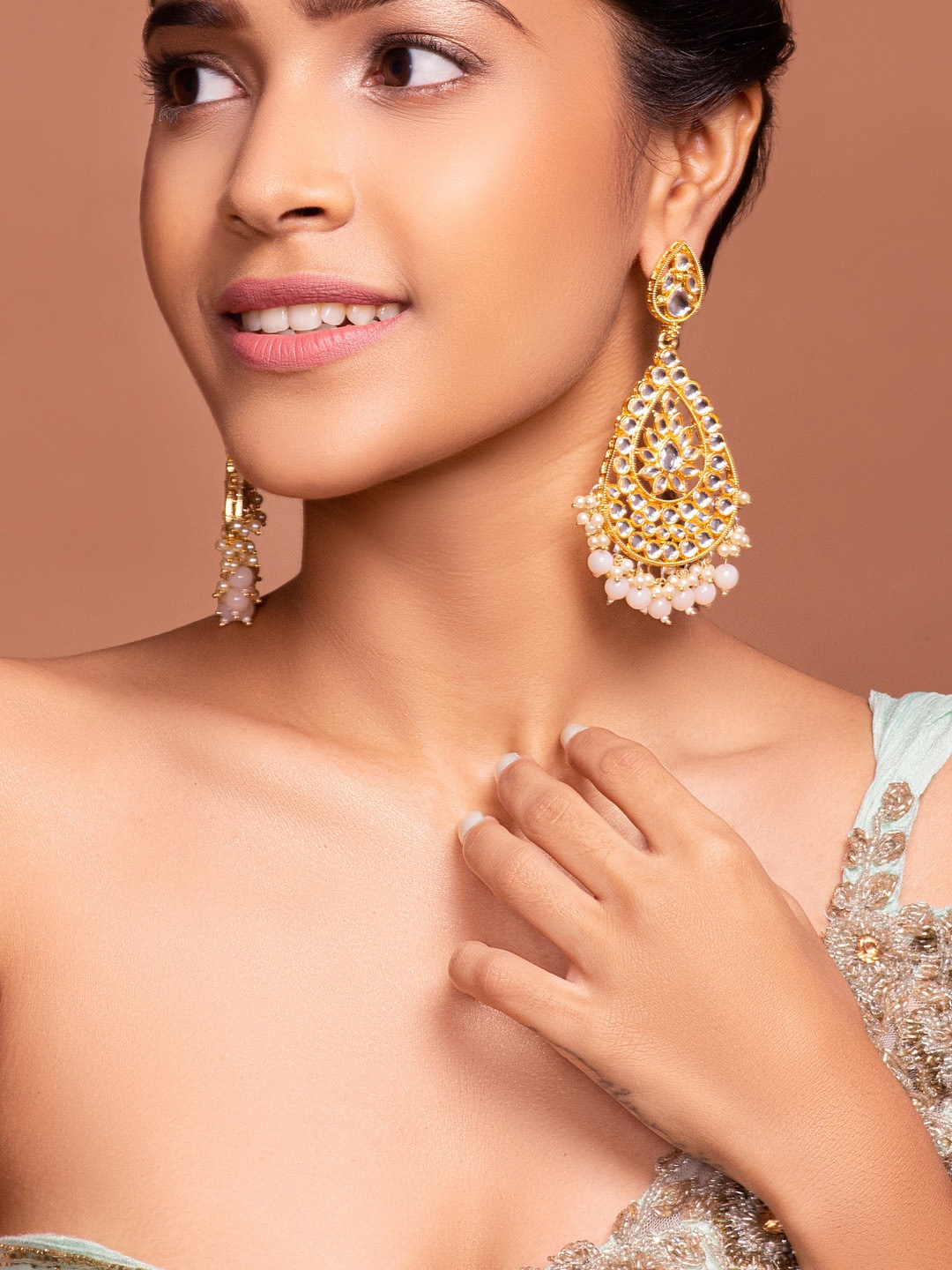 

Fida Gold & White Drop Earrings