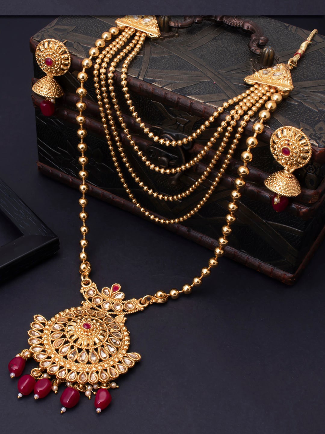 

Sukkhi Gold-Plated Red & White LCT-Studded & Beaded Jewellery Set
