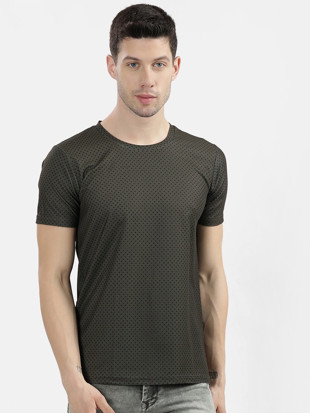 

V2 Value & Variety Men Green Slim Fit T-shirt