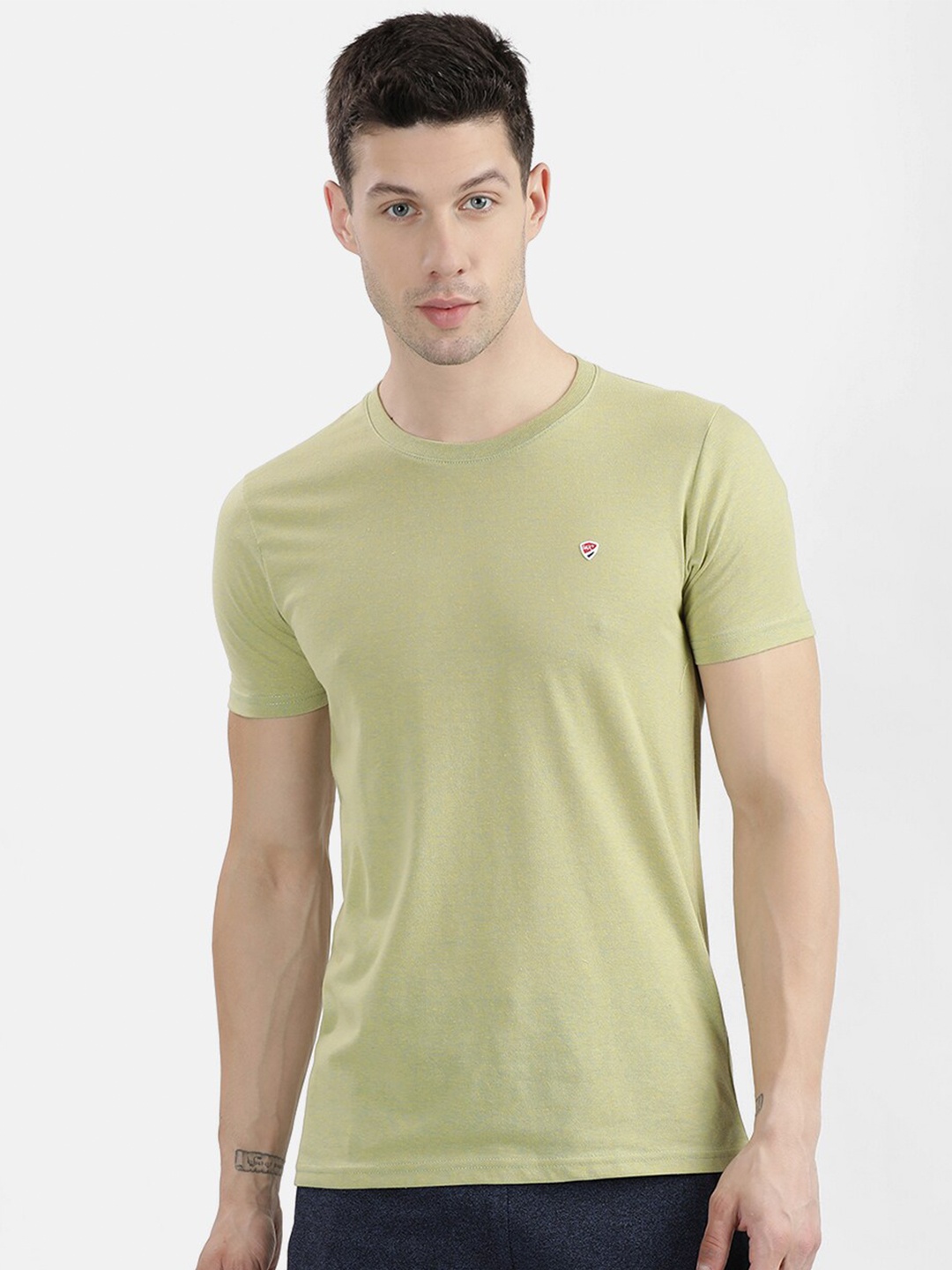 

V2 Value & Variety Men Green Solid T-shirt