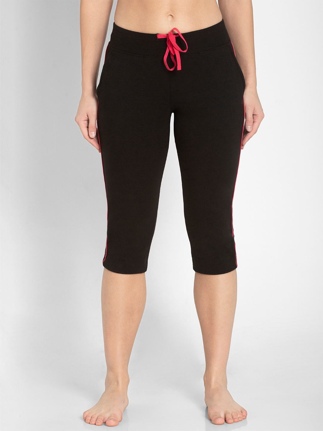 

Jockey Women Solid Knitted Lounge Capris, Black