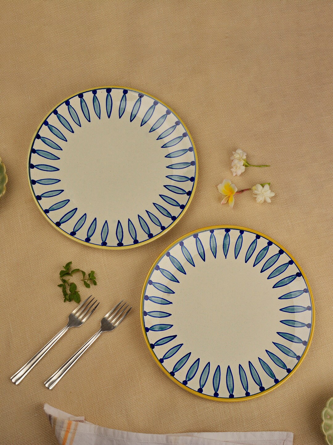 

StyleMyWay White & Blue 2 Pieces Handpainted Ceramic Glossy Plates