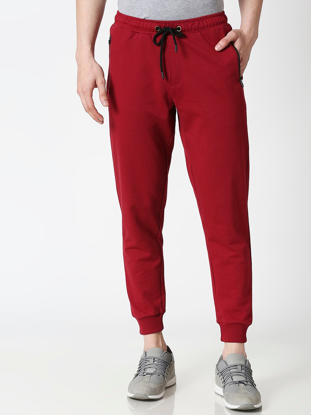 

Bewakoof Men Zipper Joggers, Maroon